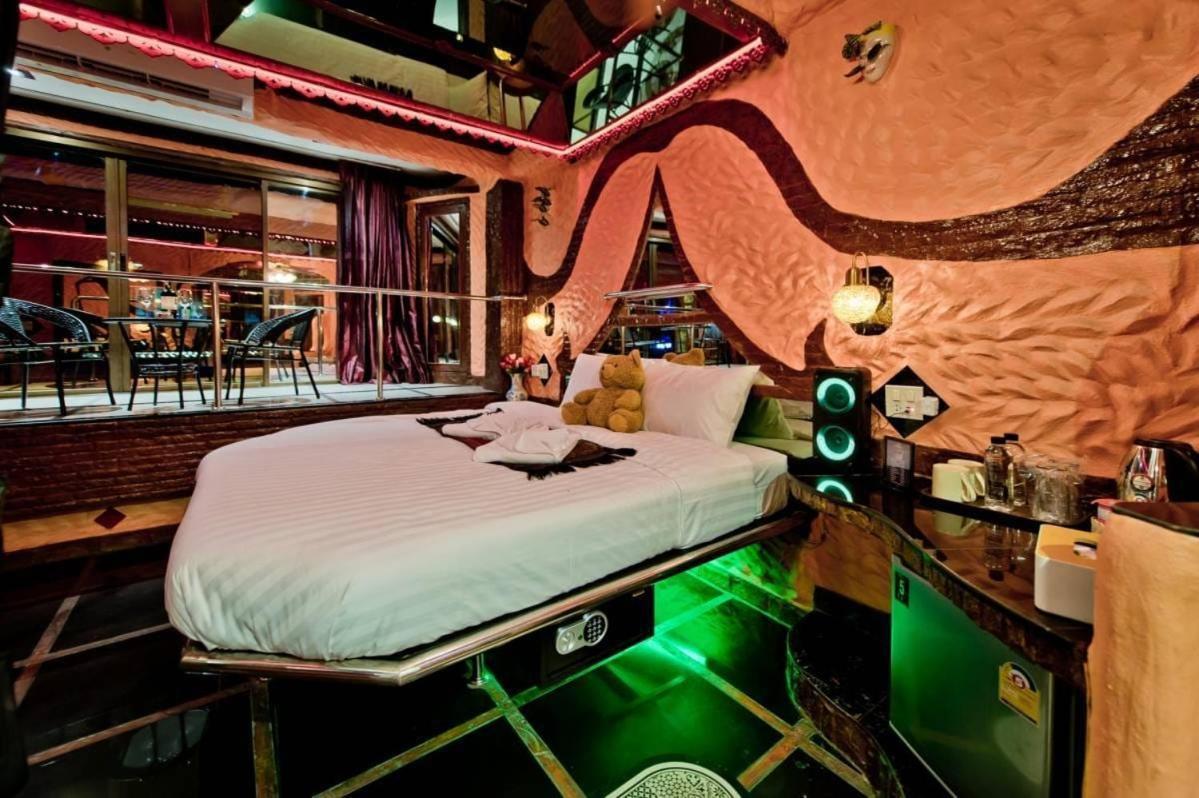 Penthouse Pattaya Hotel Luaran gambar